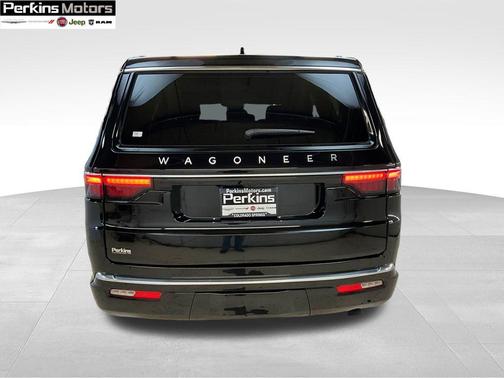 2025 Jeep Wagoneer Base