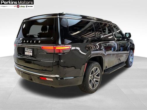 2025 Jeep Wagoneer Base