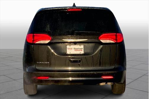 2022 Chrysler Voyager LX