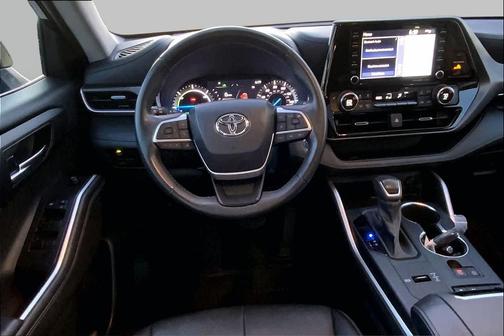 Midnight Black Metallic 2022 Toyota Highlander Hybrid XLE