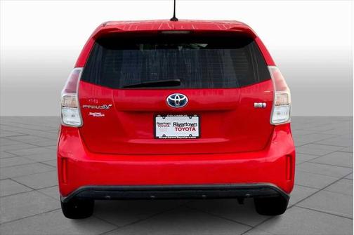 2017 Toyota Prius v Four