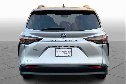 2025 Toyota Sienna XLE 8 Passenger