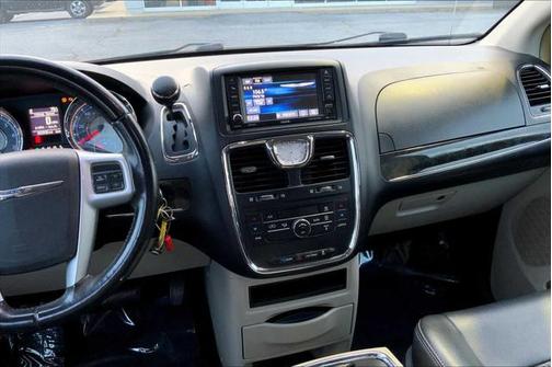 2013 Chrysler Town & Country Touring