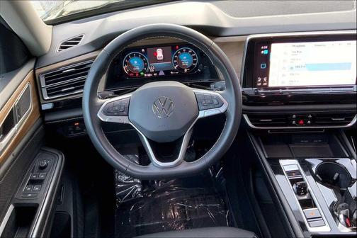 2024 Volkswagen Atlas 2.0T SE w/Technology 4MOTION