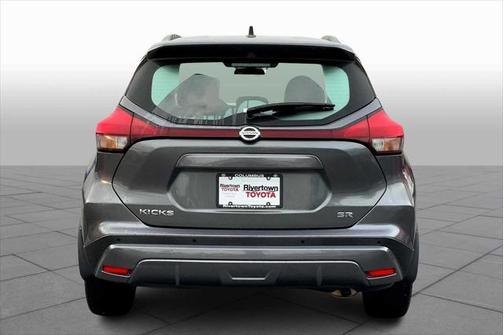 2021 Nissan Kicks SR