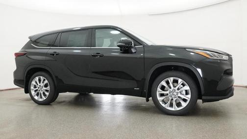 Midnight Black Metallic 2026 Toyota Highlander Hybrid Limited