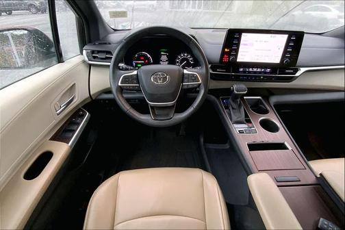 2021 Toyota Sienna XLE 8 Passenger