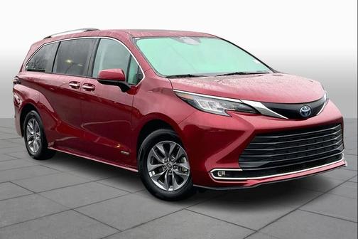 2021 Toyota Sienna XLE 8 Passenger