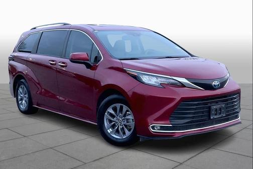 2023 Toyota Sienna XLE
