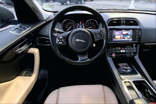 2018 Jaguar F-PACE 25t Premium