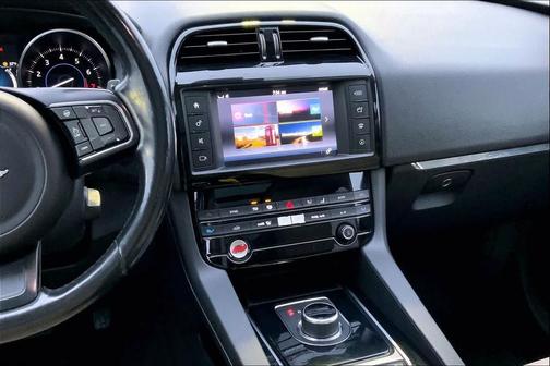 2018 Jaguar F-PACE 25t Premium