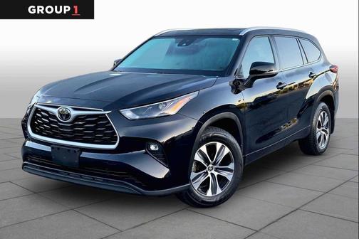 Midnight Black Metallic 2022 Toyota Highlander XLE