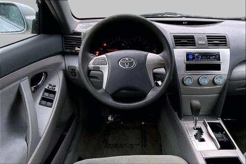 Classic Silver Metallic 2009 Toyota Camry LE