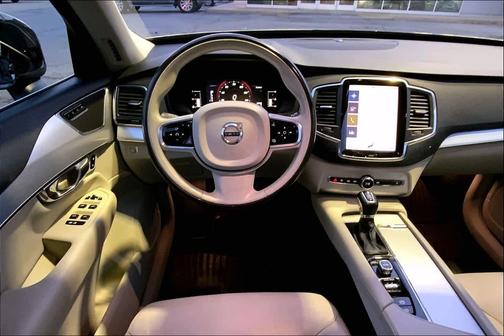 2017 Volvo XC90 T5 Momentum