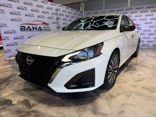 Glacier White 2025 Nissan Altima SV FWD