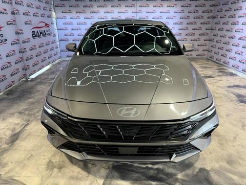 Fluid Metal 2025 Hyundai ELANTRA SEL