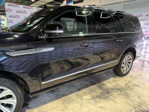 Infinite Black Metallic Clearcoat 2024 Lincoln Navigator Reserve