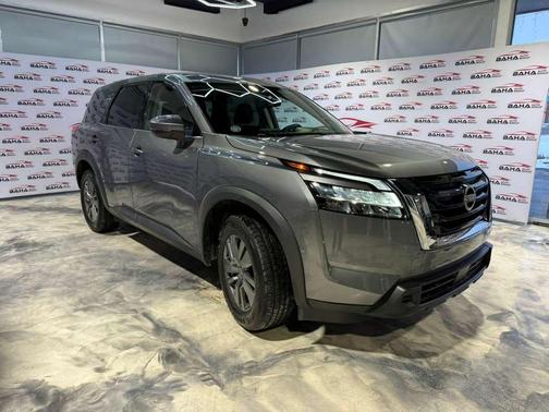 2022 Nissan Pathfinder S 2WD