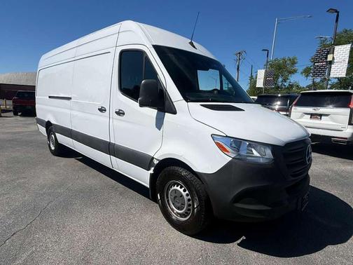 Arctic White 2021 Mercedes-Benz Sprinter 2500 High Roof