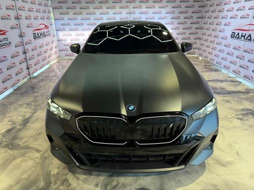 Frozen Deep Grey 2024 BMW i5 eDrive40