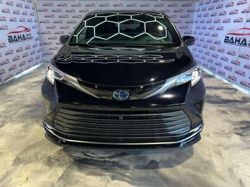 2025 Toyota Sienna Platinum 7 Passenger