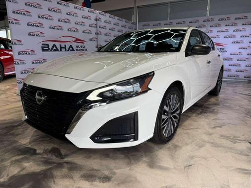 Glacier White 2025 Nissan Altima SV FWD