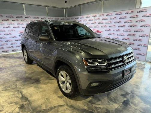 Platinum Gray Metallic 2019 Volkswagen Atlas 3.6L SE