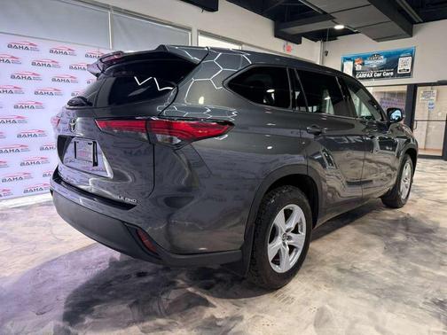 Celestial Silver Metallic 2021 Toyota Highlander LE
