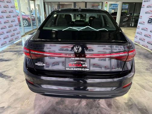Deep Black Pearl 2026 Volkswagen Jetta 1.4T SE