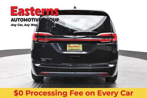 Brilliant Black Crystal Pearlcoat 2023 Chrysler Pacifica Touring L
