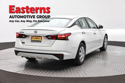 Glacier White 2024 Nissan Altima S FWD