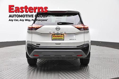Pearl White Tricoat 2023 Nissan Rogue SV