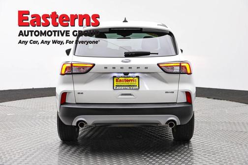 Star White Metallic Tri-Coat 2022 Ford Escape SE
