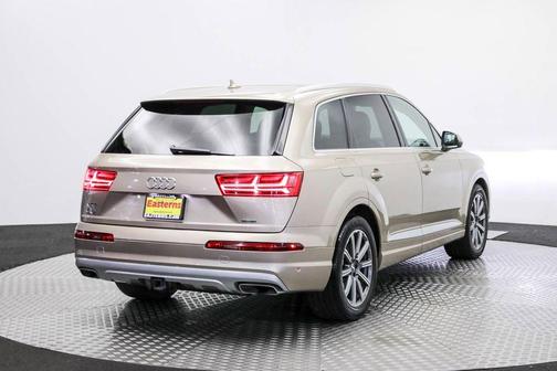 Photo 5 of 62 of 2019 Audi Q7 55 Prestige