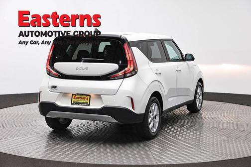 Snow White Pearl 2024 Kia Soul LX