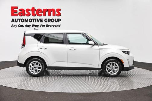 Snow White Pearl 2024 Kia Soul LX