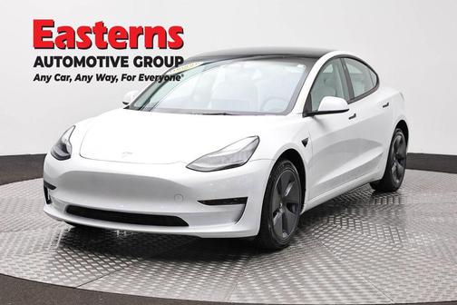 Pearl White Multi-Coat 2023 Tesla Model 3 Standard Range