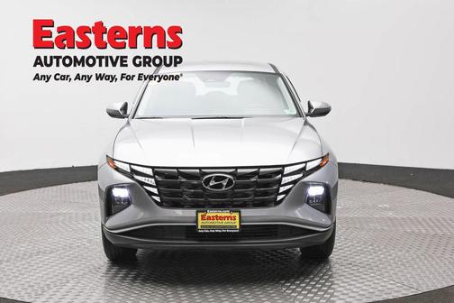 Shimmering Silver 2024 Hyundai TUCSON SE