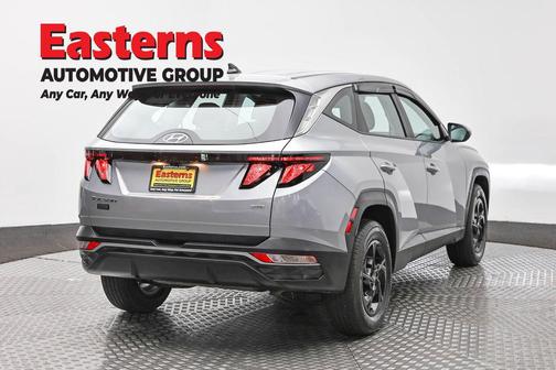 Shimmering Silver 2024 Hyundai TUCSON SE