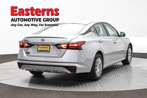 Brilliant Silver Metallic 2023 Nissan Altima S FWD