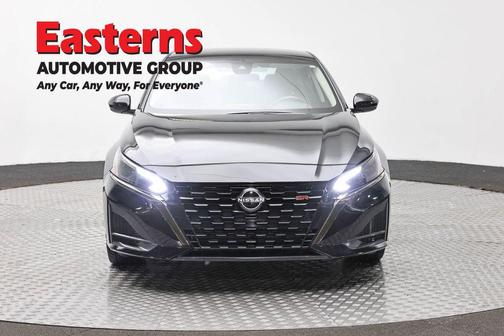 Super Black Clearcoat 2024 Nissan Altima SR FWD