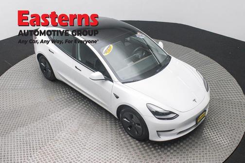 Pearl White Multi-Coat 2023 Tesla Model 3 Standard Range