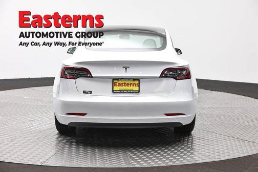Pearl White Multi-Coat 2023 Tesla Model 3 Standard Range