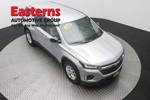 Silver Ice Metallic 2022 Chevrolet Traverse LS