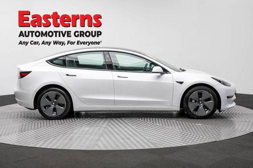 Pearl White Multi-Coat 2023 Tesla Model 3 Standard Range