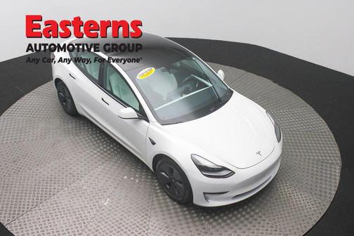 Pearl White Multi-Coat 2023 Tesla Model 3 Standard Range