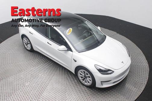 Pearl White Multi-Coat 2023 Tesla Model 3 Standard Range