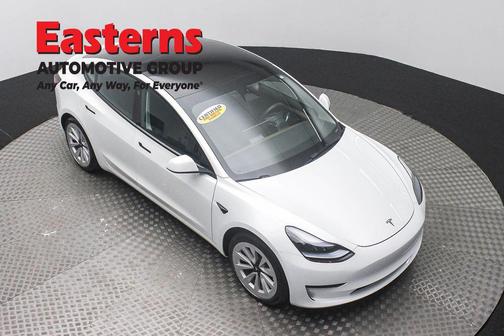 Pearl White Multi-Coat 2023 Tesla Model 3 Standard Range