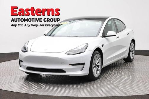 Pearl White Multi-Coat 2023 Tesla Model 3 Standard Range