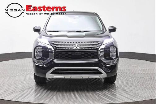 Black 2024 Mitsubishi Outlander